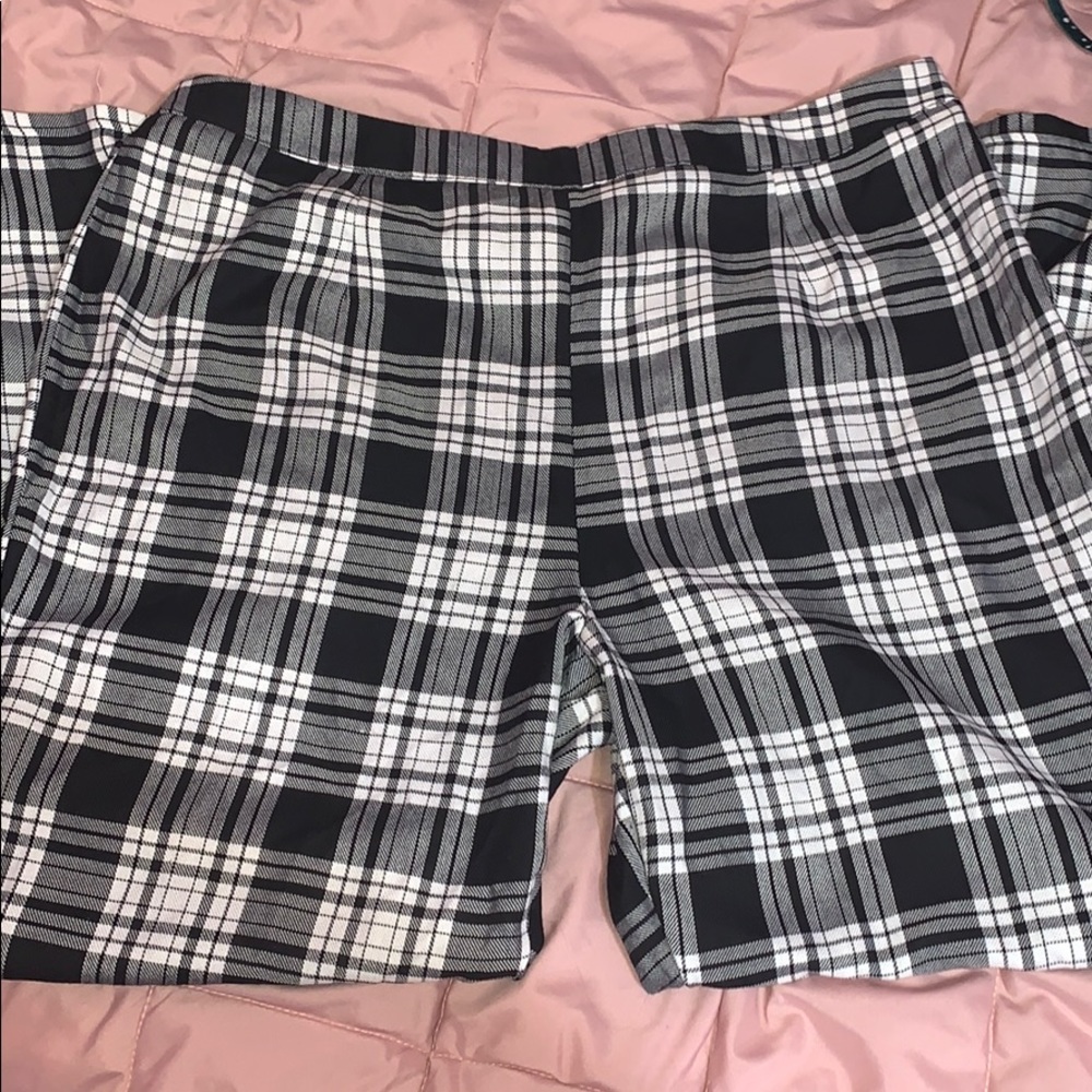 Boohoo plaid tapered pants